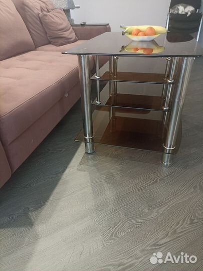 Стол из стекла