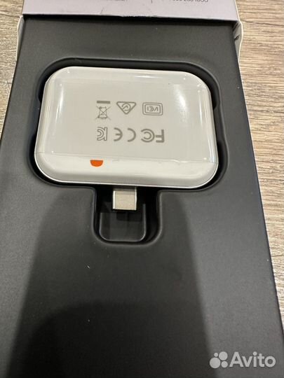 Беспроводное зарядное устройство apple AirPods