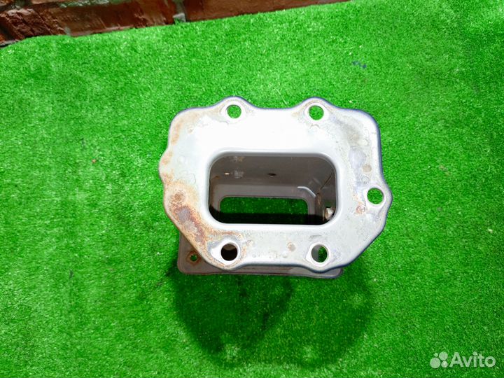 Кронштейн усилителя передний левый KIA Ceed ED