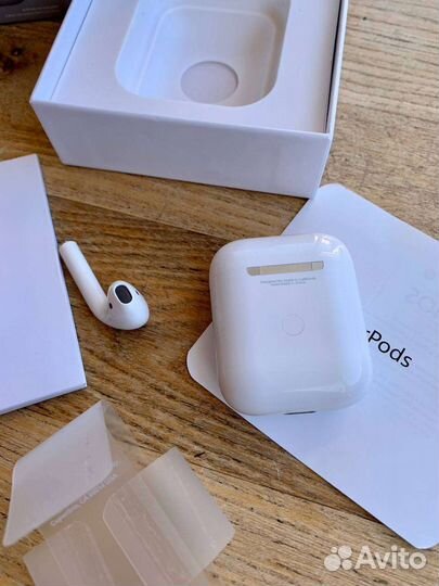 AirPods 2 с чехлом