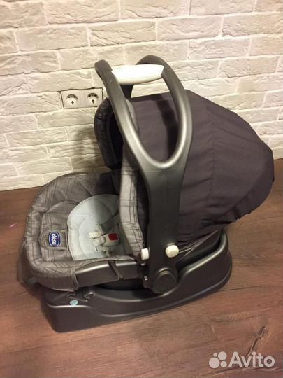 Автолюлька Chicco 0-13 кг с базой