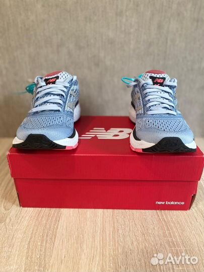 Кроссовки женские