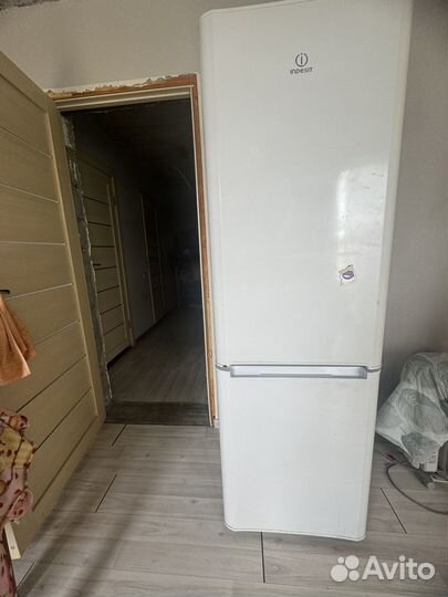 Холодильник indesit