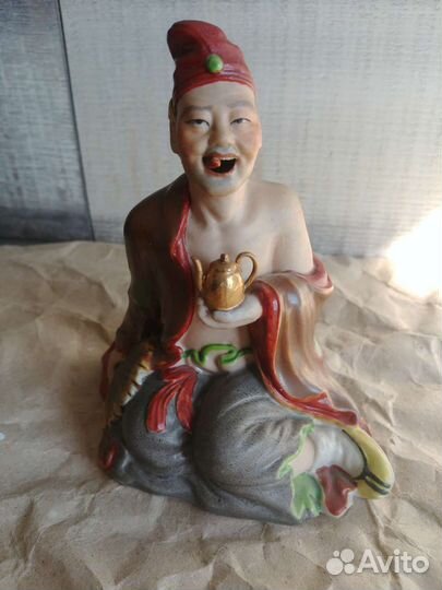 Фарфоровая статуэтка 