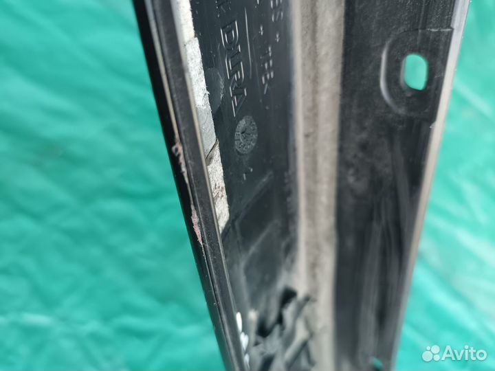 Накладка лобового стекла правая Skoda Fabia 2007+