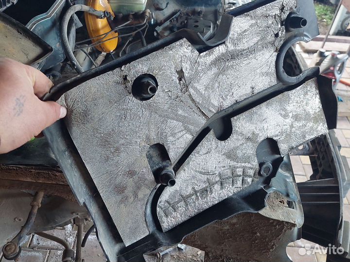 Крышка двигателя priora