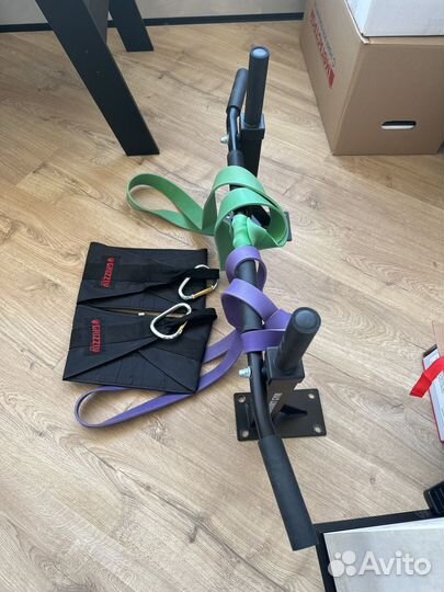 Турник настенный