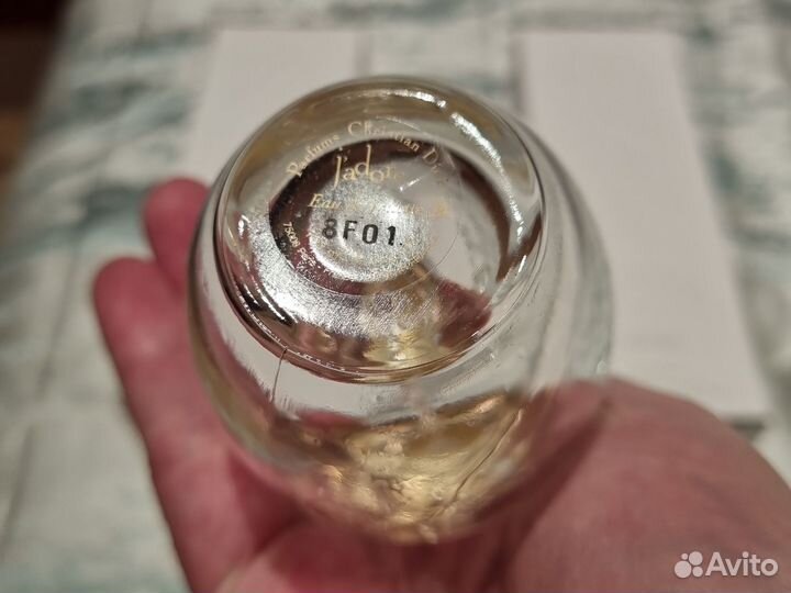 Пустые флаконы от парфюма Dior Jadore