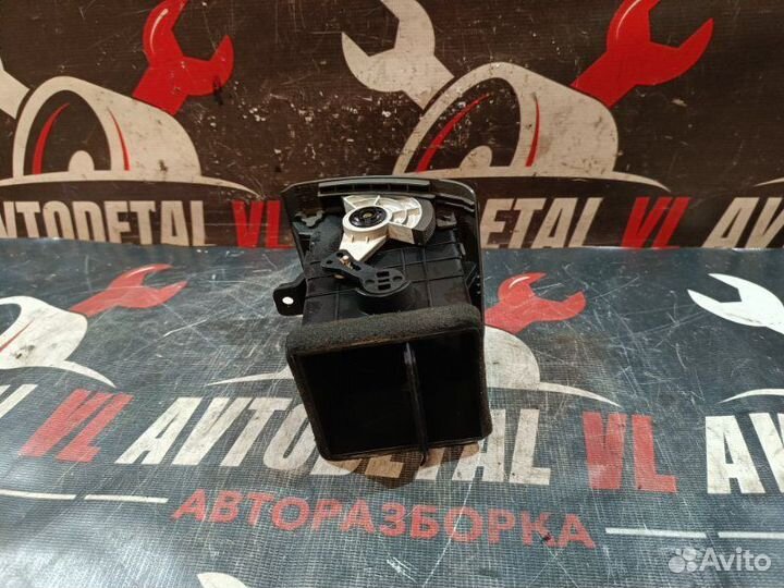 Дефлектор воздушный правый Kia Sorento BL D4CB