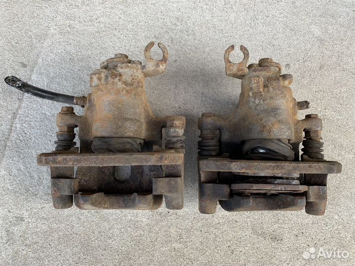 Суппорт задний левый правый Volvo S40