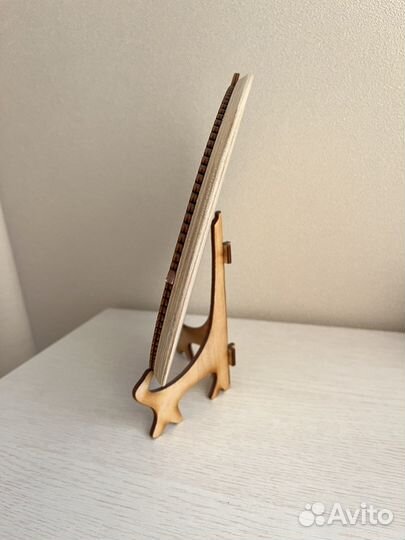 Деревянное панно с подставкой