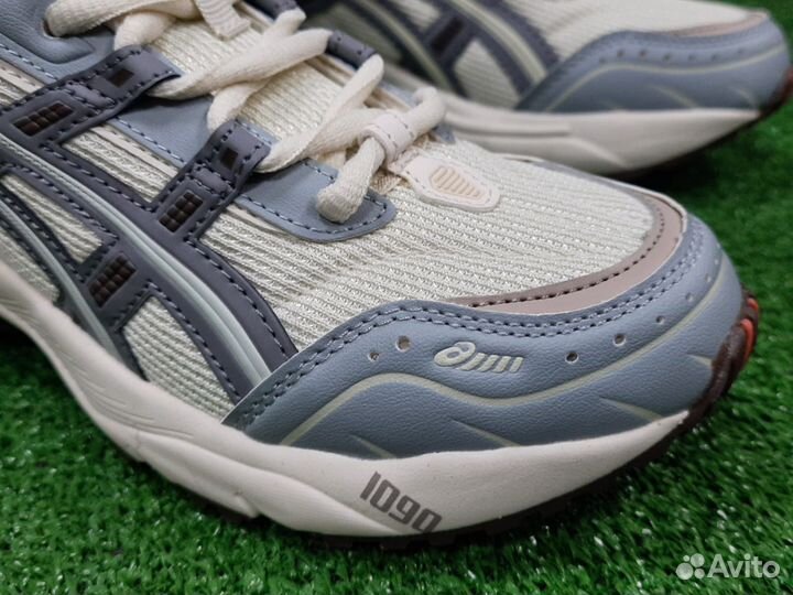 Кроссовки женские беговые asics