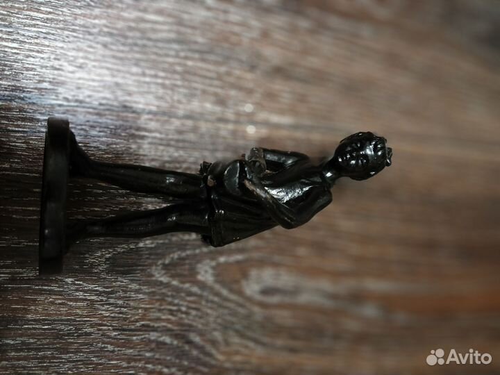 Статуэтка чугунная 