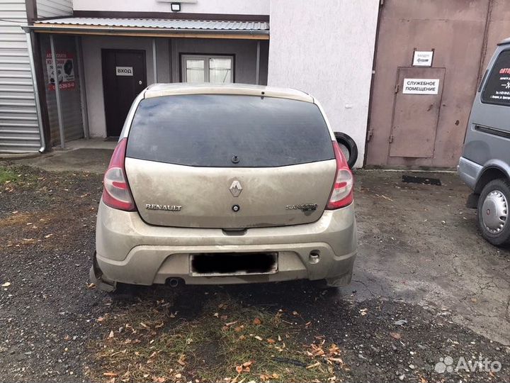 Renault Sandero 2011 год в полный разбор