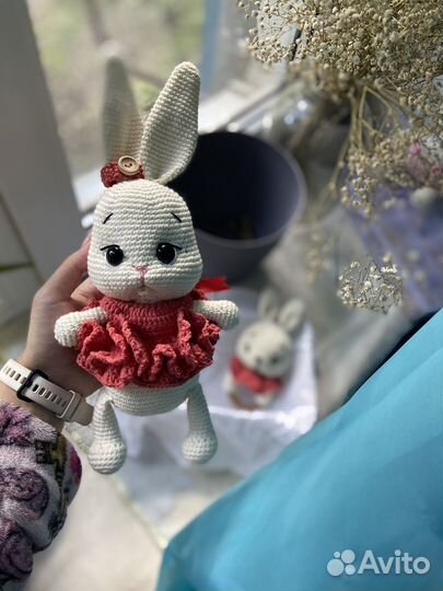 Мягкая игрушка заяц ручной работы и погремушка