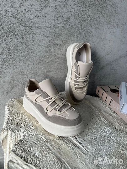 Кроссовки женские весна-лето