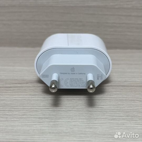 Зарядка на iPhone 20w блок