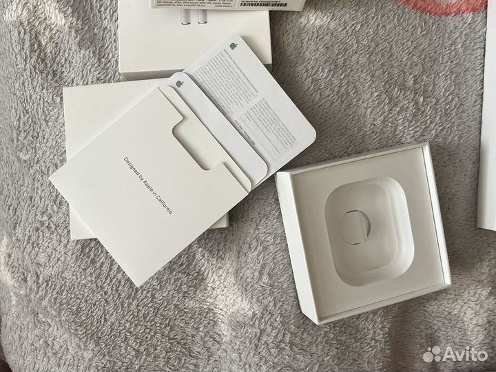 Коробка от ориганальных наушников AirPods 1