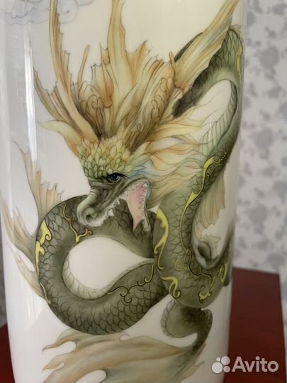 Фарфоровая ваза с крышкой