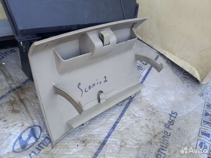 Рено сценик 2- крышка бардачка