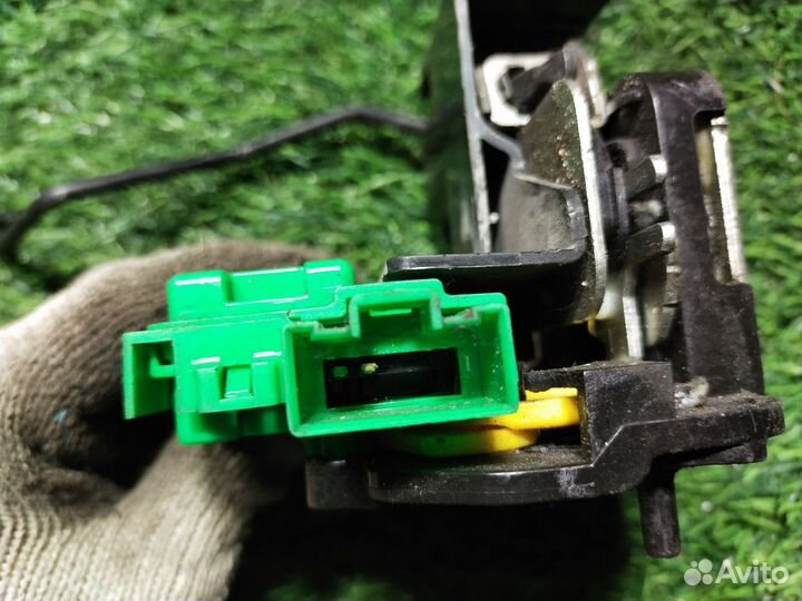 Замок двери передней правой Hyundai Solaris