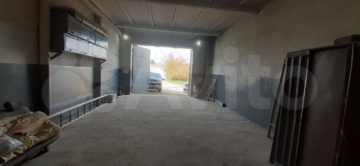 Гараж, > 30 м²