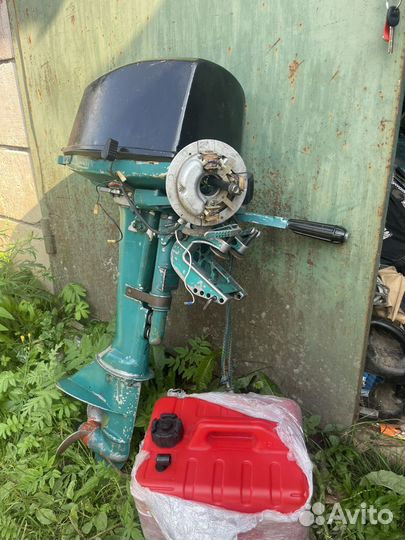 Лодка с моторм