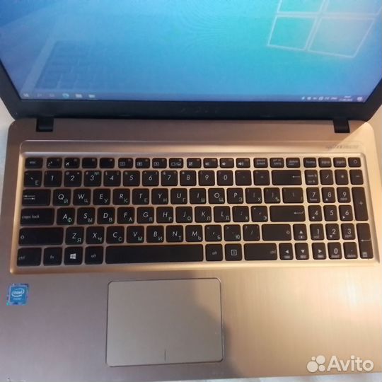 Ноутбук asus в хорошем состоянии