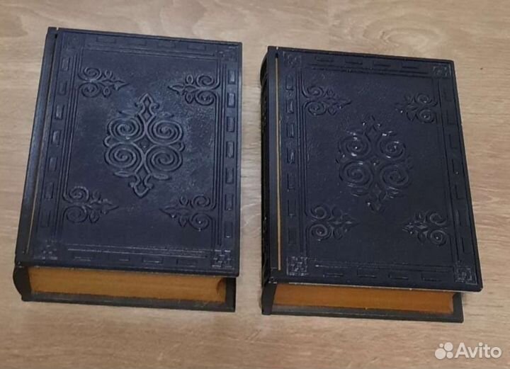 Шкатулка в виде книги