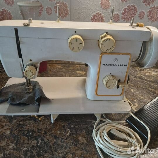 Швейная машина Чайка 142