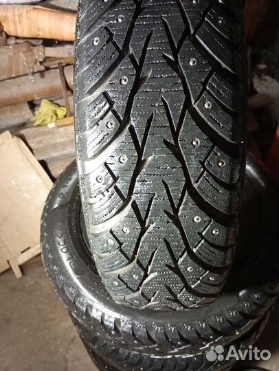 Royal Black Royal Stud 185/65 R15