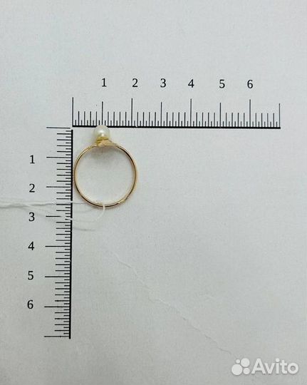 Кольцо с синтетическим камнем Золото