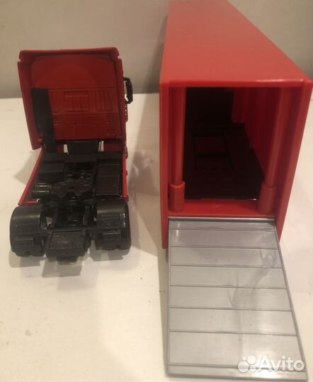 1/43 Iveco Stralis Scuderia Ferrari