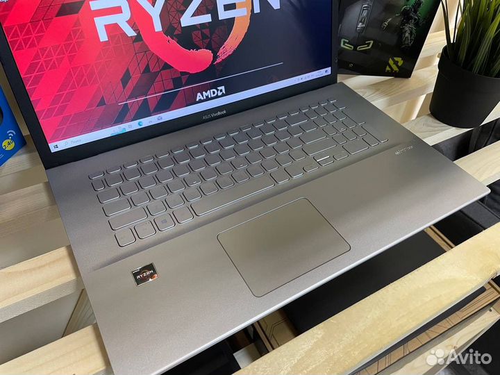 Большой Asus 17.3 Ryzen 3-3200U/AMD 540X/8Gb