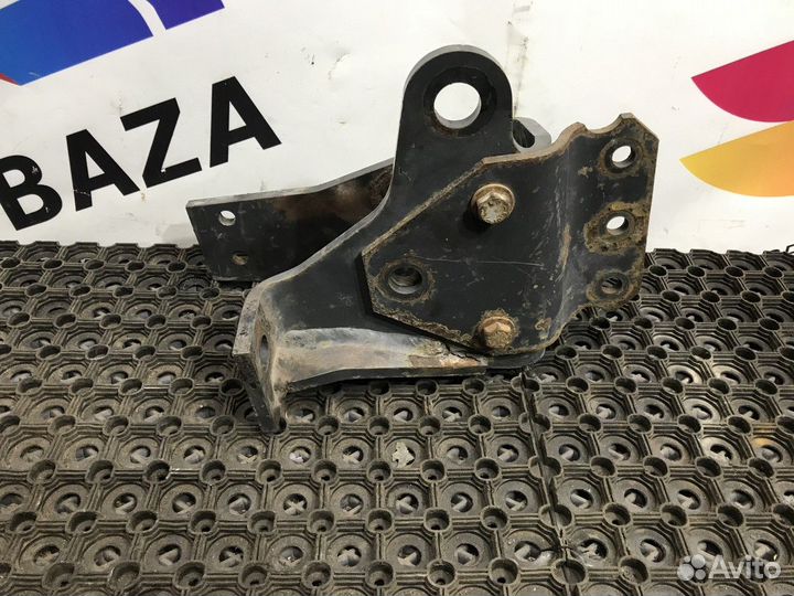 Кронштейн передней рессоры левый Renault Premium