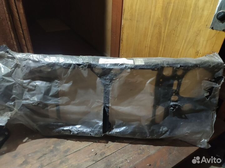 Рамка радиатора Nissan Terrano wd21