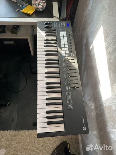 Мидиклавиатура launchkey 49 mk3