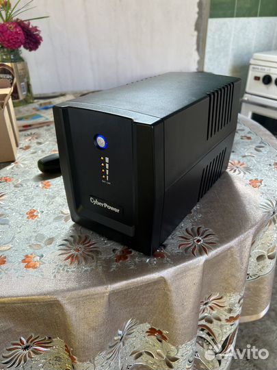 Ибп CyberPower UT2200EI