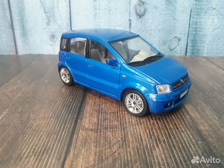 Модель коллекционная Fiat Panda 1/24