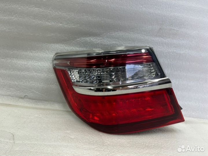 Фонарь наружный задний левый Toyota Camry V55