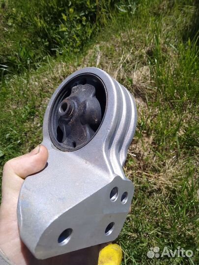 Подушка Двигателя и Коробки Хёндай Санта Фе 1