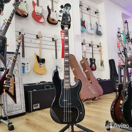 Бас-гитара Fender Duff McKagan Deluxe Precision