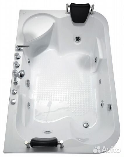 Акриловая ванна Gemy