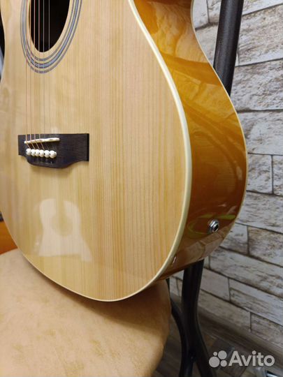 Электро акустическая гитара с чехлом
