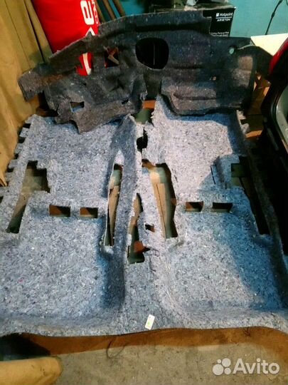 Обшивка пола на Фольксваген Джетта 6