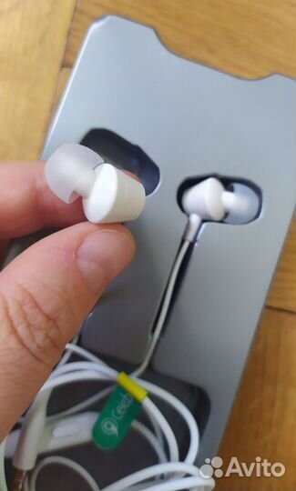 Гарнитура- наушники Celebrat (новая)