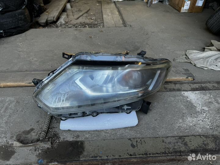 Продам фары на Nissan X-Trail
