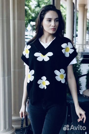 Жилет вязанный