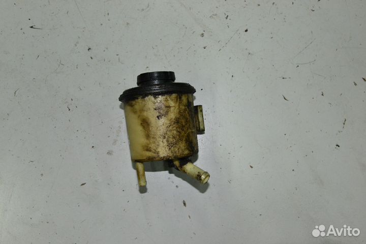 Бачок гур Nissan Almera N16