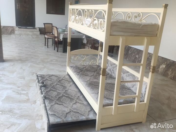 Двухъярусная кровать